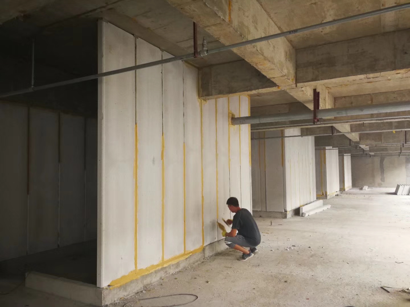 柳城无机发泡轻骨料混凝土隔墙板施工技术性能研究